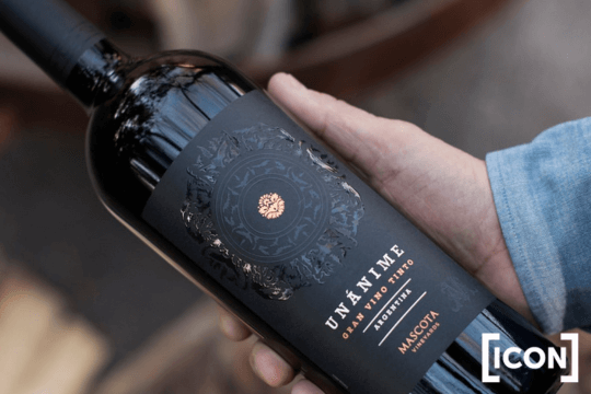 Wino Unanime, zbliżenie na etykietę
